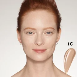 CORRECTOR FUTURIST SOFT TOUCH BRIGHTENING SKINCEALER CONCEALE