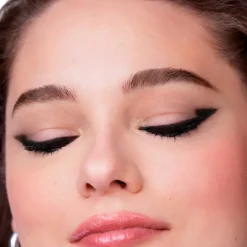 DOUBLE FARD À PAUPIÈRES EN HIGH IMPACT SHADOW PLAY™ SHADOW + DEFINER