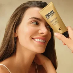 Isdinceutics Essential Scrub